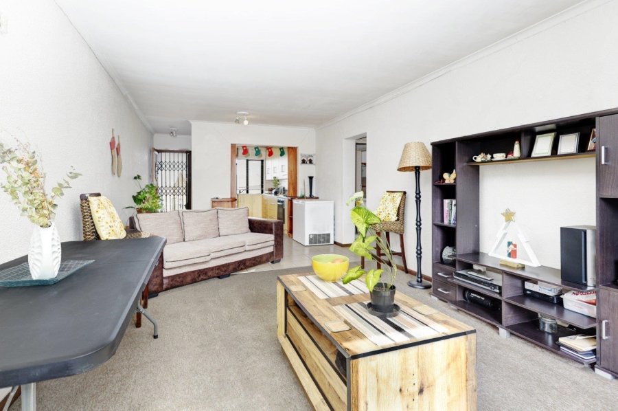 2 Bedroom Property for Sale in Bloemhof Western Cape